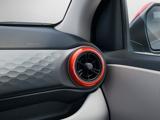 Накладки на дефлектори салону, колір томатно-червоний | Хюндай Мотор Україна - фото 8