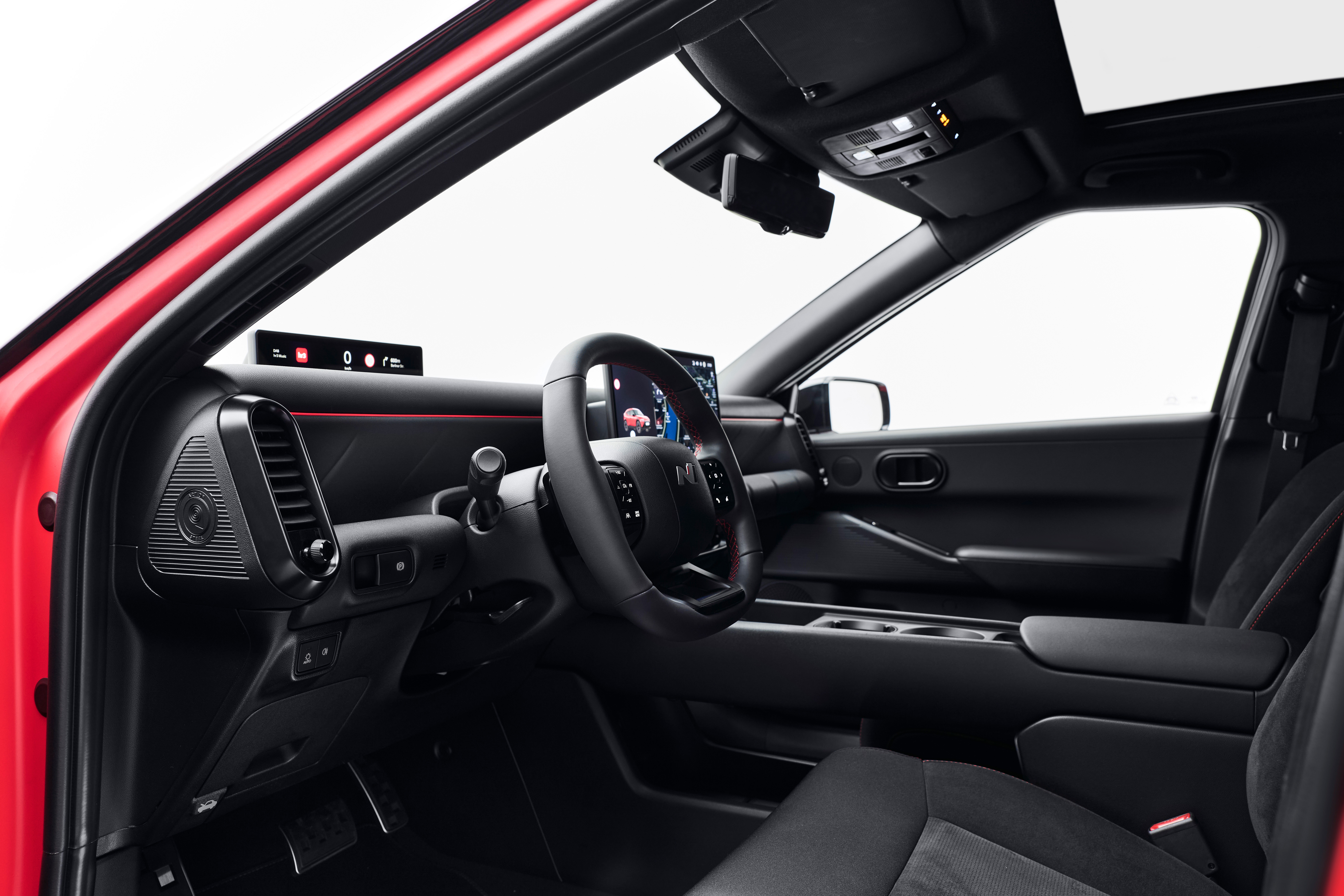 Hyundai Motor Europe представляє IONIQ 3: Aero Hatch нового покоління, що піднімає на новий рівень технології електроавтомобілів задля простоти, місткості та інтуїтивності водіння | Хюндай Мотор - фото 14