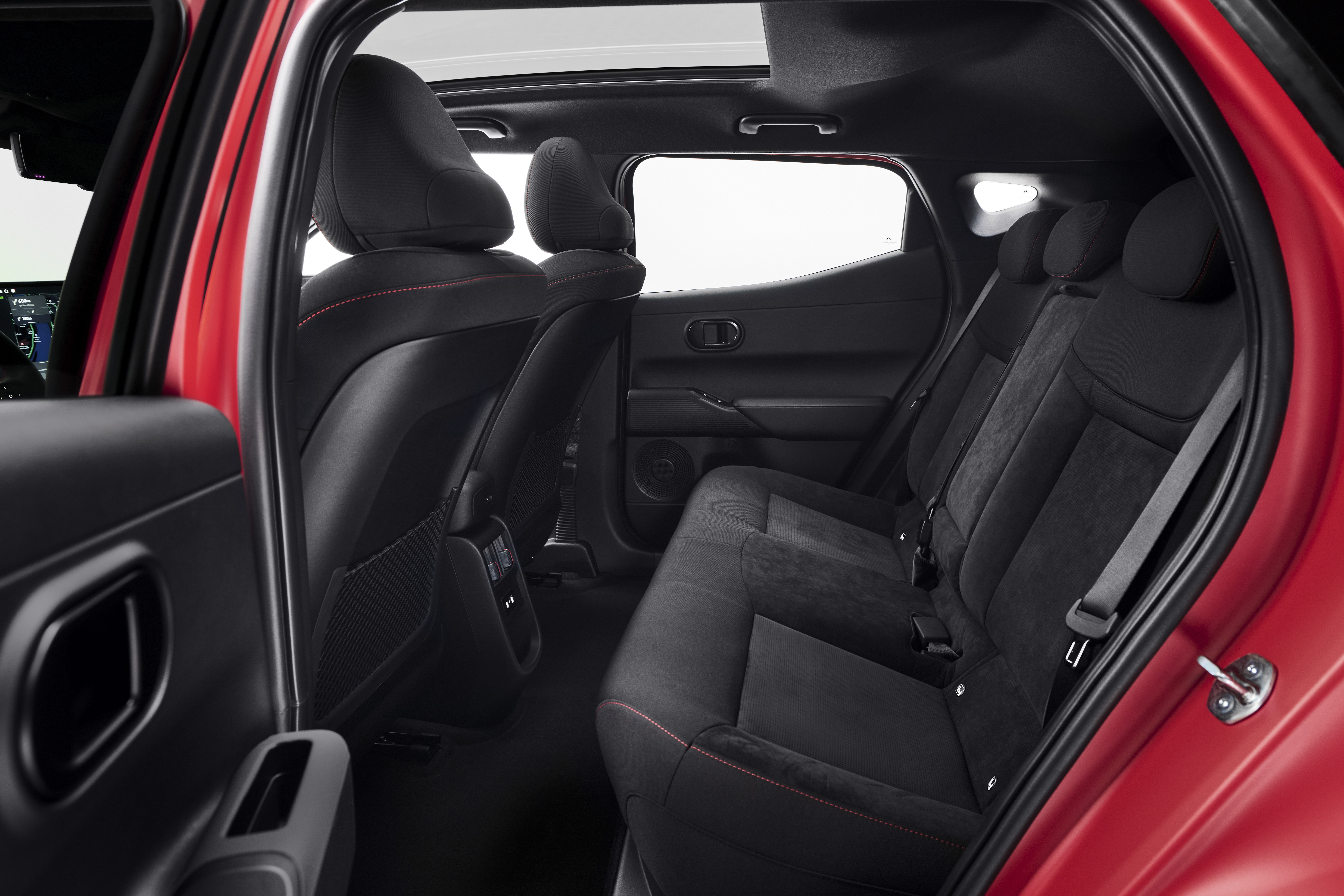 Hyundai Motor Europe представляє IONIQ 3: Aero Hatch нового покоління, що піднімає на новий рівень технології електроавтомобілів задля простоти, місткості та інтуїтивності водіння | Хюндай Мотор - фото 20