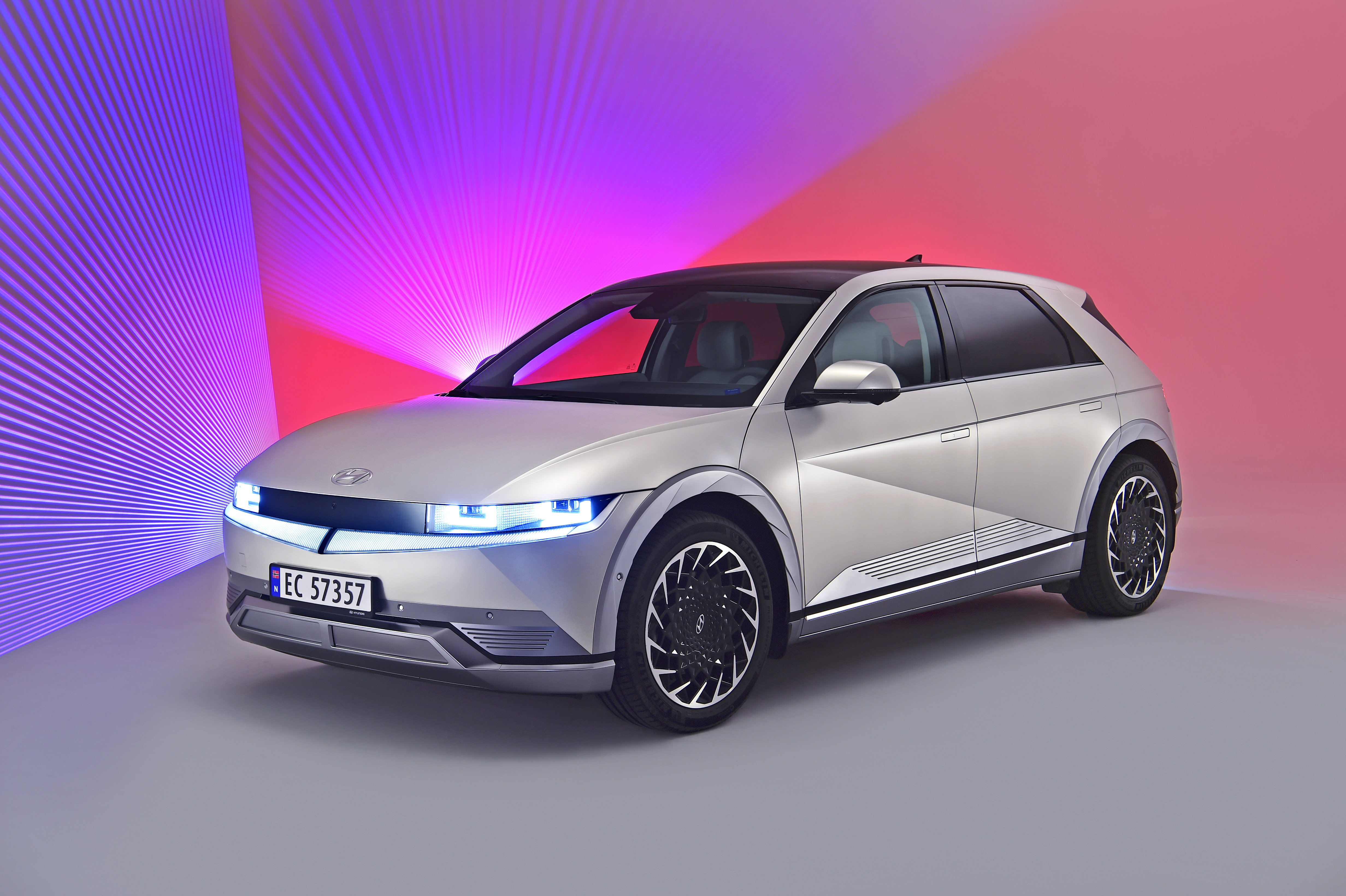 Бренд Hyundai отримав шість нагород, серед яких головна нагорода «Автомобіль року 2021» за модель IONIQ 5. | Хюндай Мотор Україна - фото 6