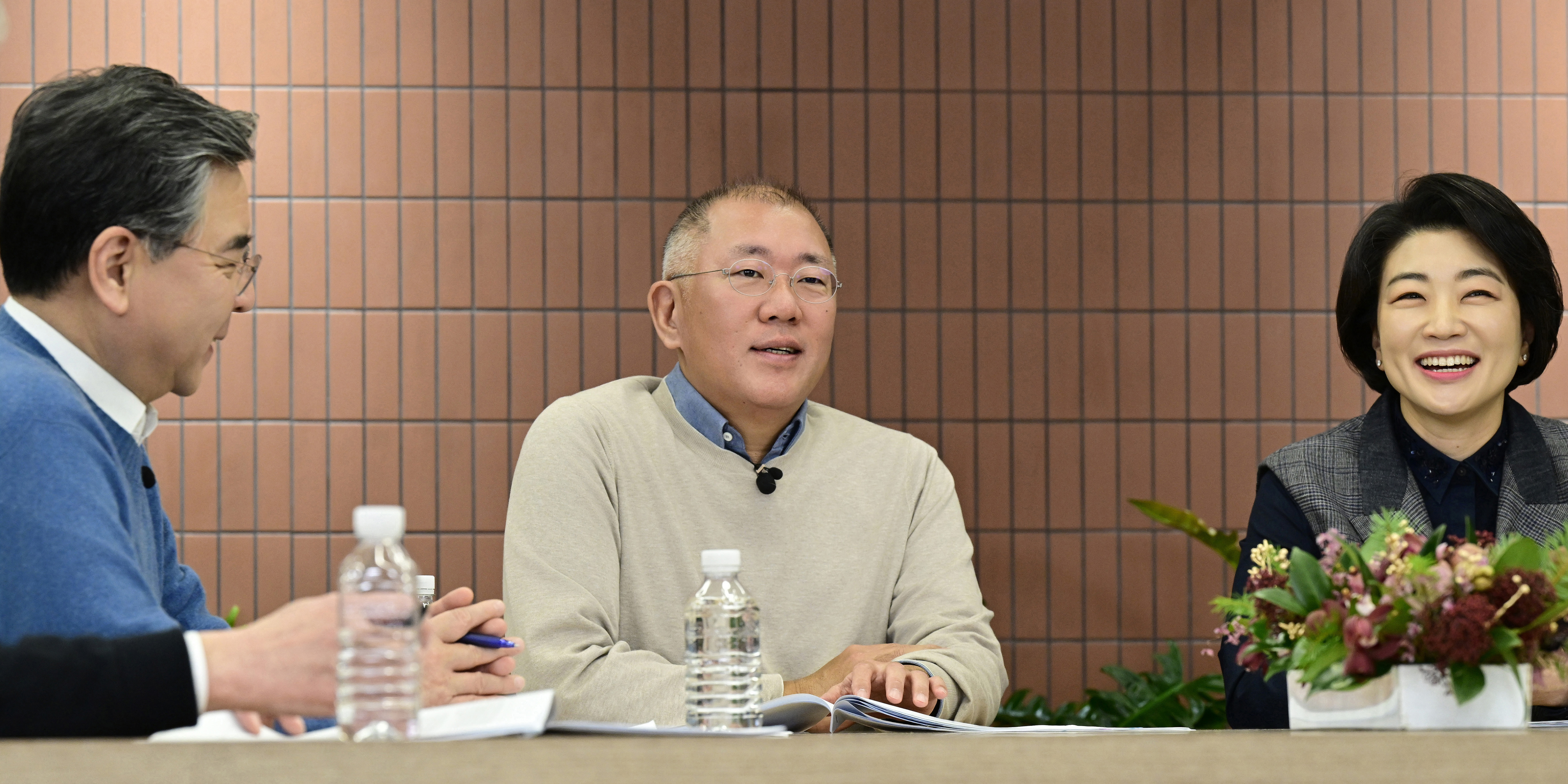 Голова Правління Hyundai Motor Group Чон Ійсон презентував бачення компанії на 2026 рік: клієнтоорієнтована трансформація та співпраця в екосистемі на основі штучного інтелекту | Хюндай Мотор Україна - фото 9